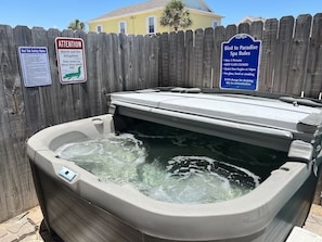 Bain à remous extérieur