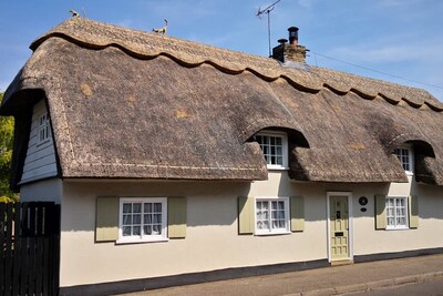 Charming 18C Thatched Cottage Newly Renovated