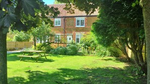 Large family house, sleeps 10 with 4 bathrooms. Private parking for 4 cars