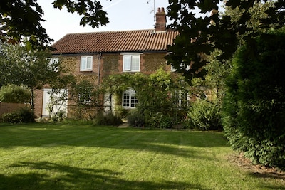 Large Pet Friendly Self Catering Norfolk Holiday Cottage, Heacham Norfolk