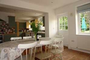 Large kitchen with dishwasher, washing machine and dryer