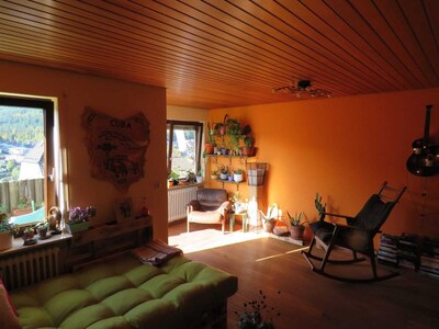 Blick auf die Sommerbergbahn in einer gemütlichen Wohnung in Bad Wildbad