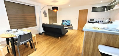 Ultra Modern, Super Comfortable, 2 Bed Apartment Northampton Town Centre
