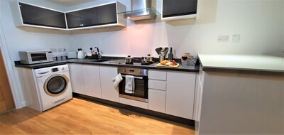 Ultra Modern, Super Comfortable, 2 Bed Apartment Northampton Town Centre
