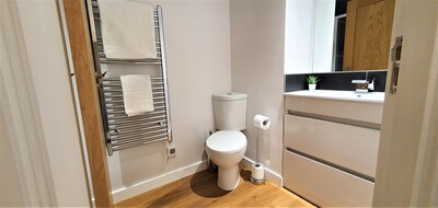 Ultra Modern, Super Comfortable, 2 Bed Apartment Northampton Town Centre