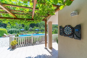 Outdoor area with dart and table tennis