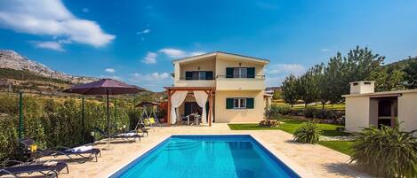 Villa Roko with 4 bedrooms, 32sqm hetaed pool, and playground