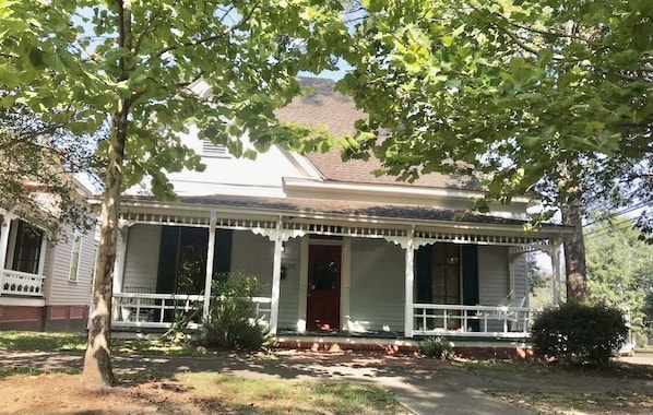 Front of Camellia Cottage