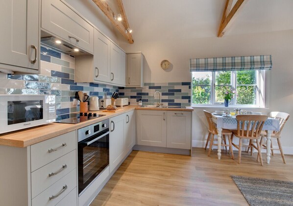 Kitchen/Dining area