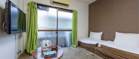 In the room all amenities such as kitchen, seasoning, dishes, dishwasher, bath toilet, soap and so on are all complete so you can use from short term to long term.