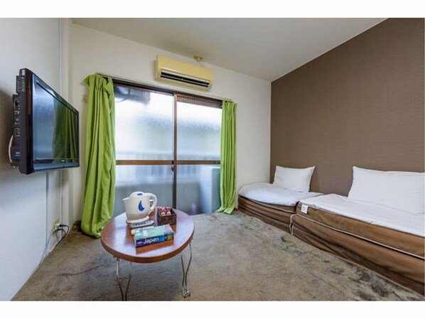 In the room all amenities such as kitchen, seasoning, dishes, dishwasher, bath toilet, soap and so on are all complete so you can use from short term to long term.
