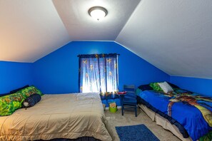 Teenage Room with Smart TV!