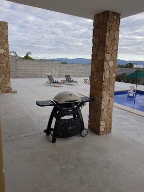 BBQ lower patio-built in gas line