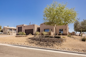 Corner Elevated view lot with no homes on 3 sides. Custom Desert Landscape 