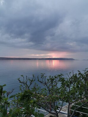 A2 narancasti(4+2): Aussicht vom Terasse