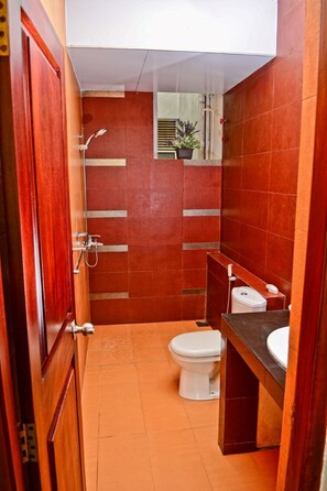 washroom in bedroom 1
