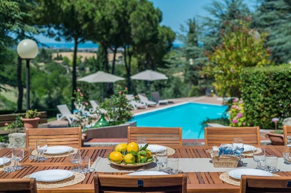 Outdoor dining