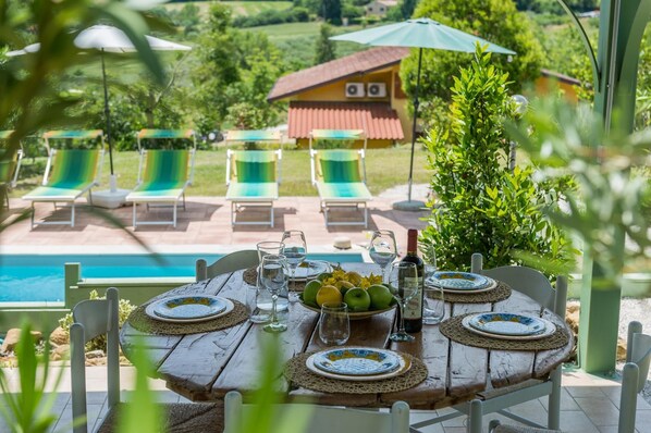 Outdoor dining