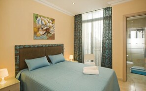 Duplex B - Main bedroom with ensuite shower room