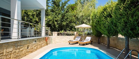 Villa Inn is set in 300 m2 outdoor area.