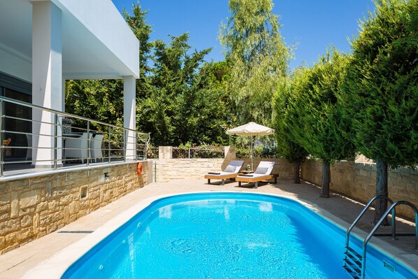 
Villa Inn is set in 300 m2 outdoor area.
