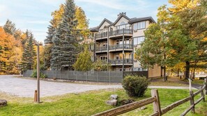 03_Club Wyndham Smugglers' Notch Vermont_exterior_4.jpg