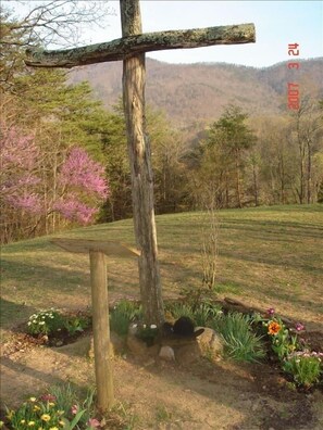 Outooor Chapel with beautiful view is only a 15 min hike; Meditate/destress.