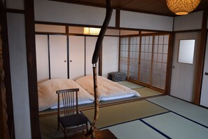 Between Japanese-Style 6 Tatami Room