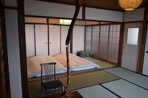 Between Japanese-Style 6 Tatami Room