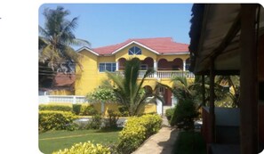 Villa Frontside