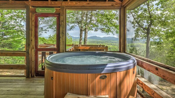 Indoor spa tub
