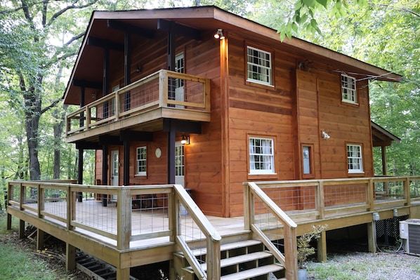 Completely Remodeled, secluded in the woods for relaxation!
