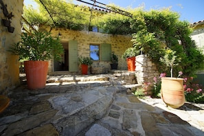 Entrée terrasse - Entrance terrace