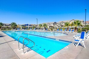 Community Pool & Hot Tub