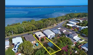 So close to the water... mangrove walk and parks for great outdoor & beach days.