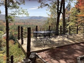 Out door back deck dinning area