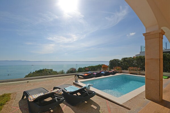 Swimming pool