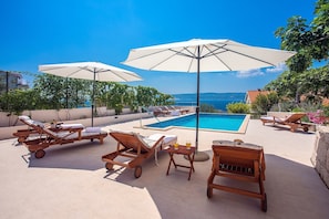  Villa Dasianda with private, heated pool, only 90m far from the sea 