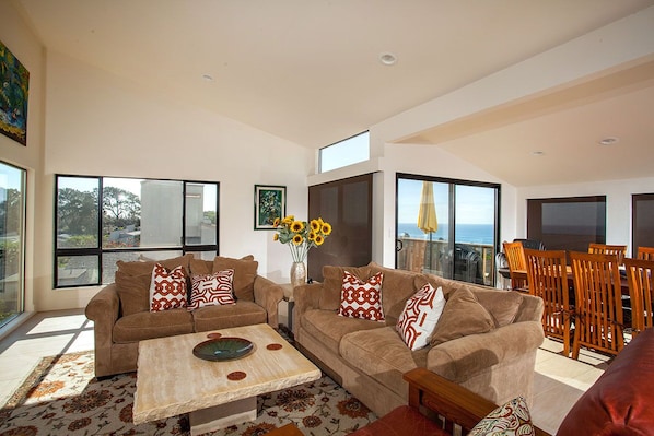 Ocean views from your living room in Solana Beach