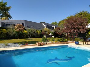 Piscine et jardin arrière