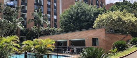 BEST LOCATION WITH POOL, GYM, AND MEDELLIN VIEW