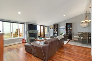 Ocean views from your living room in Solana Beach