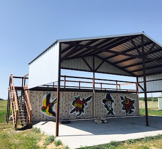 Peaceful Ranch Home near Antique Shops, Fossil Rim, & Glen Rose State Park