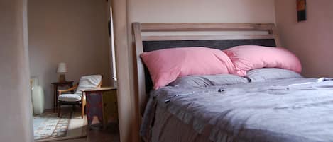  Queen bed with all cotton bedding .
Dogs are not allowed on any furniture.