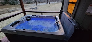 Bañera de hidromasaje al aire libre