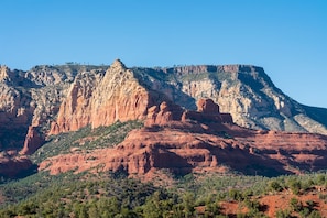 Enjoy Sedona`s best views from this stunning rental in a prime Sedona location