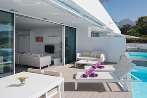 Enjoy your wine with the sunshine on your private balcony or terrace!