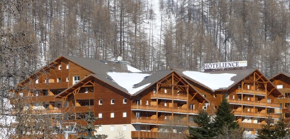 This is a great place to stay if you want to ski.