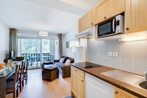 Make a tasty snack in the kitchenette!