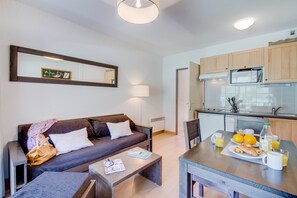 Make a tasty meal in your own kitchenette!